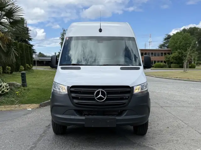 2022 Mercedes-Benz Sprinter 2500 3 Seater High Roof V6 144' wb - Photo 3