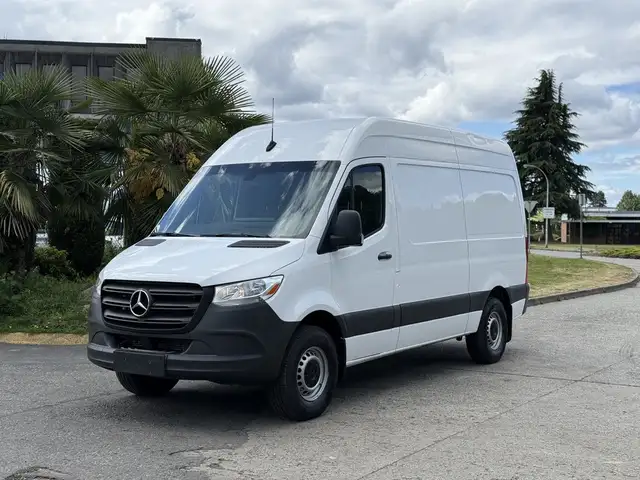 2022 Mercedes-Benz Sprinter 2500 3 Seater High Roof V6 144' wb - Photo 4