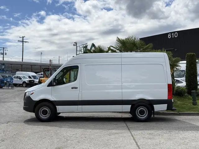 2022 Mercedes-Benz Sprinter 2500 3 Seater High Roof V6 144' wb - Photo 6