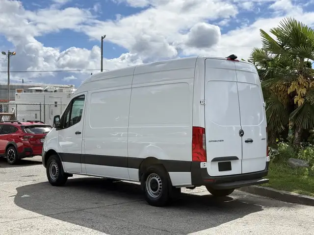 2022 Mercedes-Benz Sprinter 2500 3 Seater High Roof V6 144' wb - Photo 7