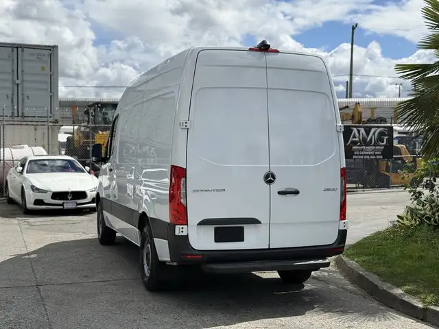 2022 Mercedes-Benz Sprinter 2500 3 Seater High Roof V6 144' wb - Photo 8