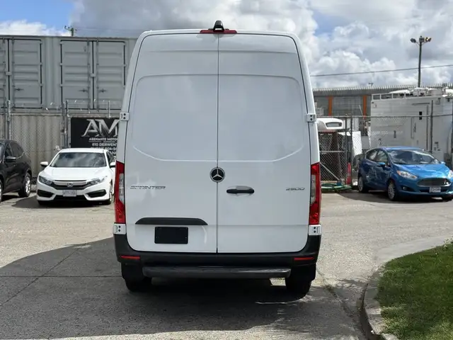 2022 Mercedes-Benz Sprinter 2500 3 Seater High Roof V6 144' wb - Photo 9