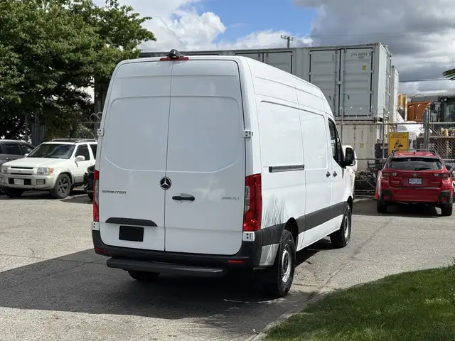 2022 Mercedes-Benz Sprinter 2500 3 Seater High Roof V6 144' wb - Photo 10