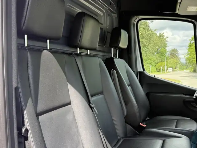 2022 Mercedes-Benz Sprinter 2500 3 Seater High Roof V6 144' wb - Photo 41