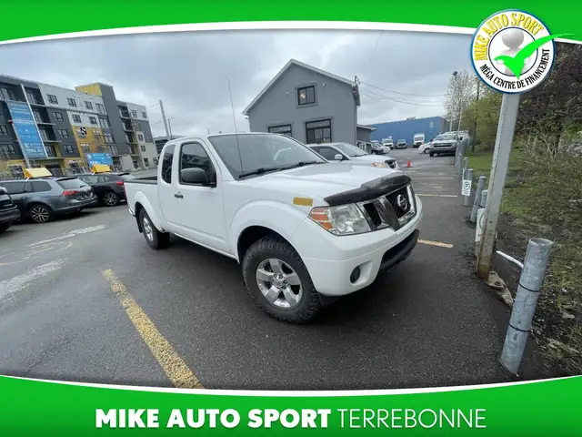 Nissan Frontier 4 roues motrices, cabine allongée, empattement c