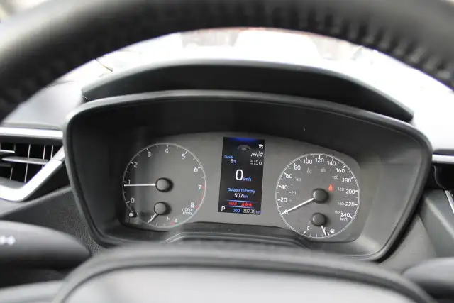 2025 Toyota Corolla LE - Photo 9