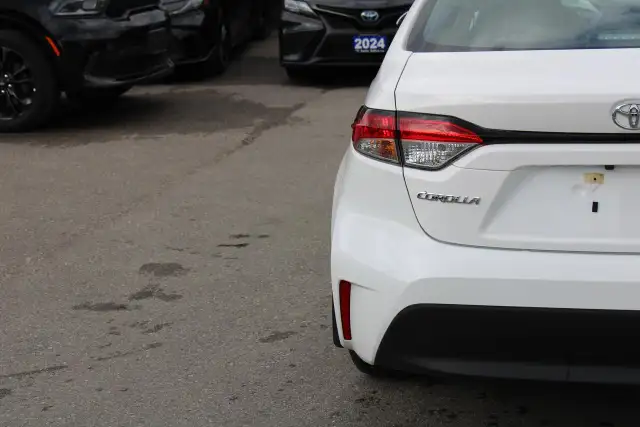 2025 Toyota Corolla LE - Photo 13