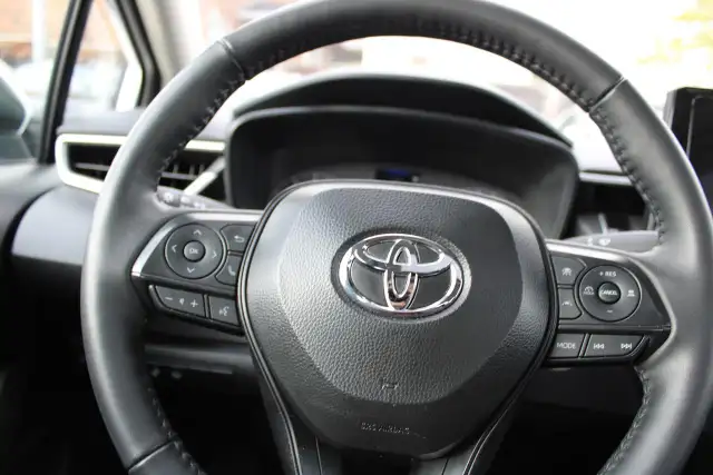 2025 Toyota Corolla LE - Photo 15