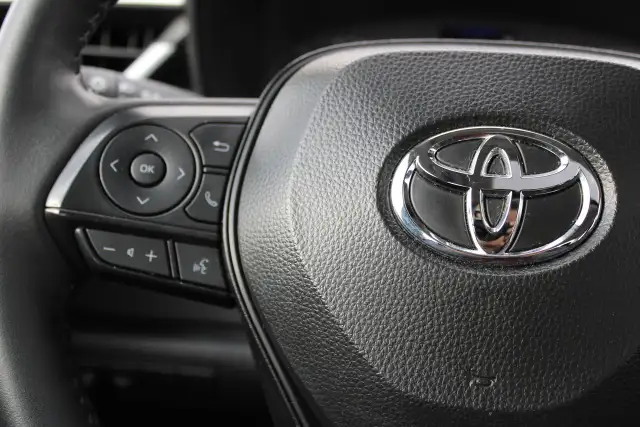 2025 Toyota Corolla LE - Photo 19