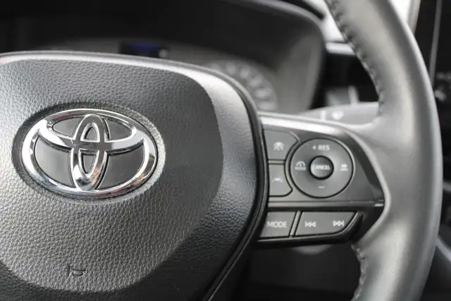 2025 Toyota Corolla LE - Photo 20