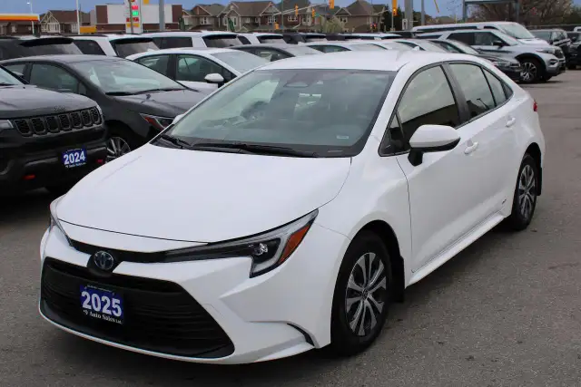 2025 Toyota Corolla Hybrid LE - Photo 2