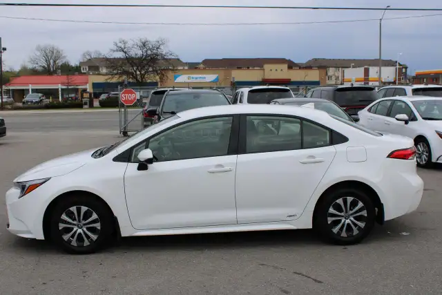 2025 Toyota Corolla Hybrid LE - Photo 4
