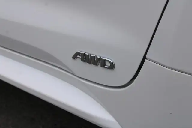 2025 Toyota Corolla Hybrid LE - Photo 10