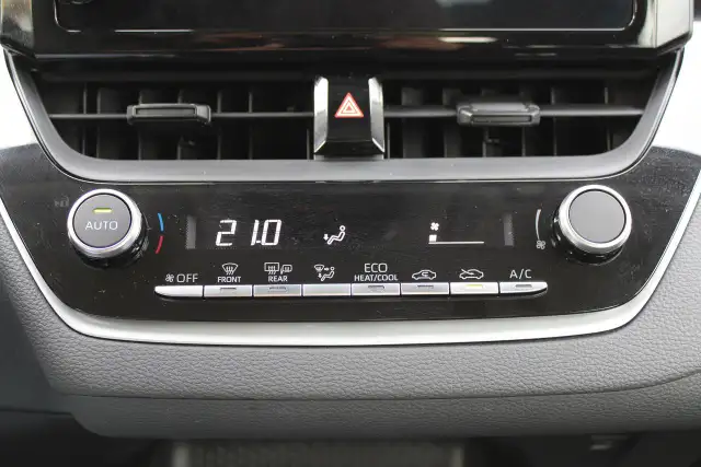 2025 Toyota Corolla Hybrid LE - Photo 15