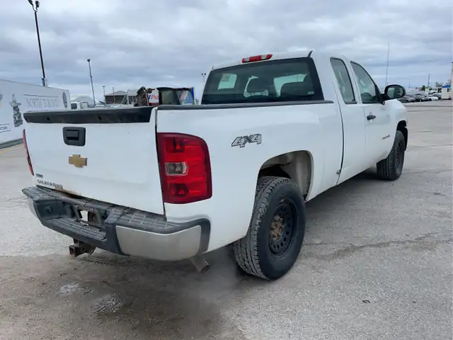 2011 Chevrolet Silverado 1500 - Photo 5