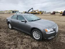 2011 Chrysler 300 - Photo 2