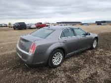 2011 Chrysler 300 - Photo 4
