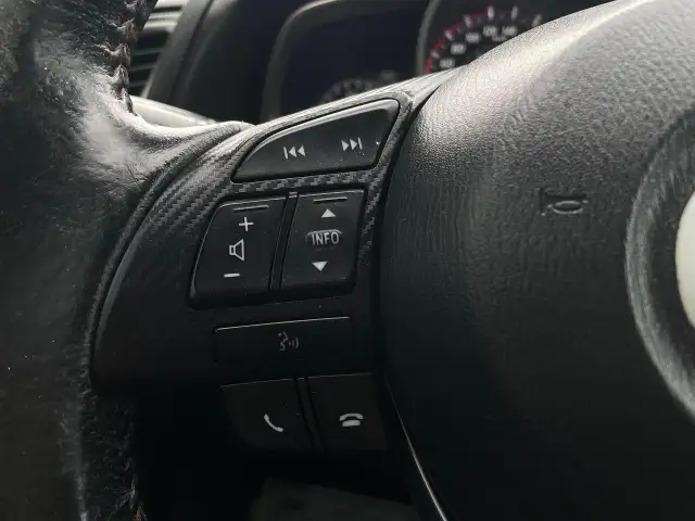 2015 Mazda MAZDA3 GS HEATED SEATS, BACKUP CAMERA, SAFETY - Photo 11