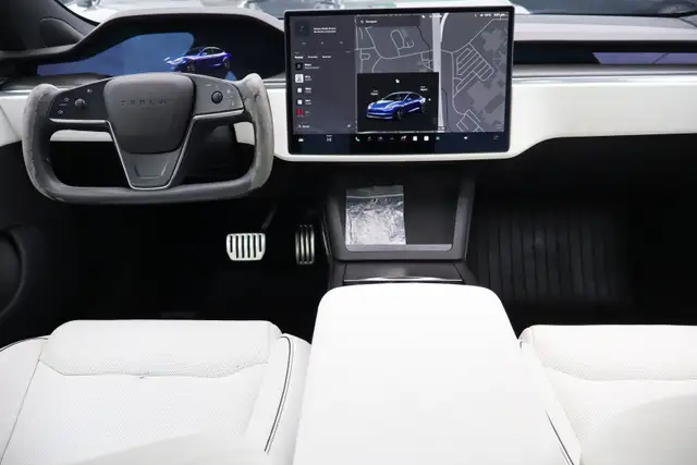 2022 Tesla Model S - Photo 10