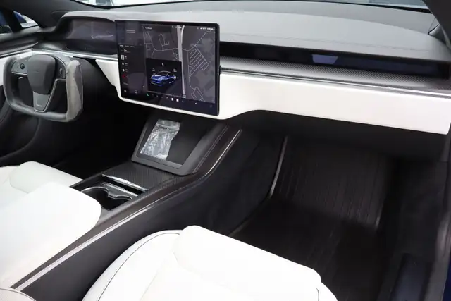 2022 Tesla Model S - Photo 11