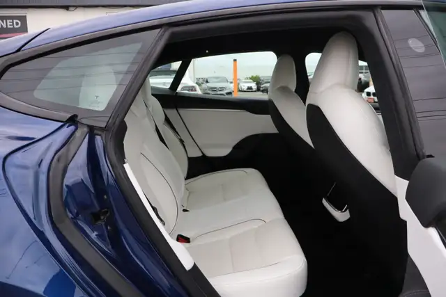 2022 Tesla Model S - Photo 22