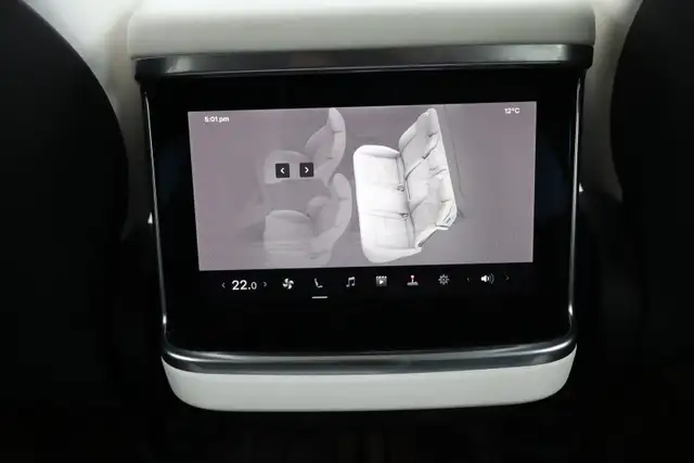 2022 Tesla Model S - Photo 24