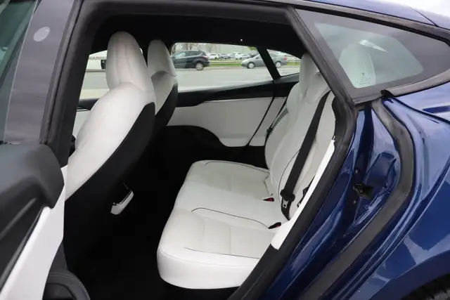 2022 Tesla Model S - Photo 29