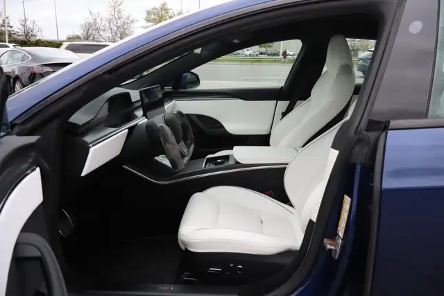 2022 Tesla Model S - Photo 30