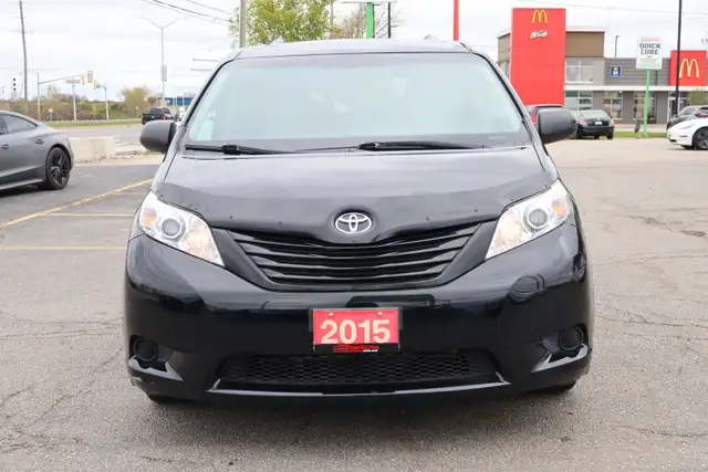 2015 Toyota Sienna - Photo 2