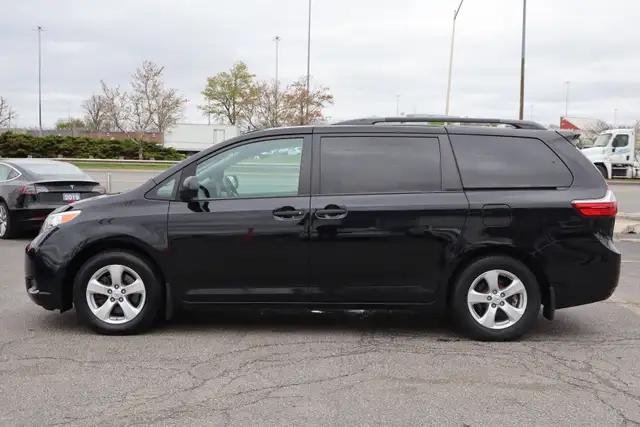 2015 Toyota Sienna - Photo 4