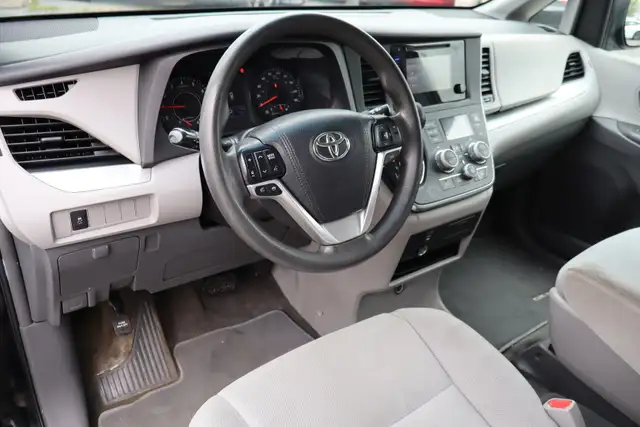 2015 Toyota Sienna - Photo 9