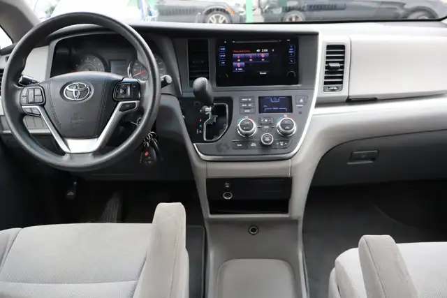 2015 Toyota Sienna - Photo 10