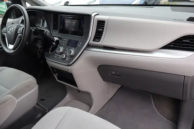 2015 Toyota Sienna - Photo 11