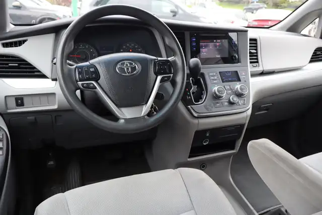 2015 Toyota Sienna - Photo 12
