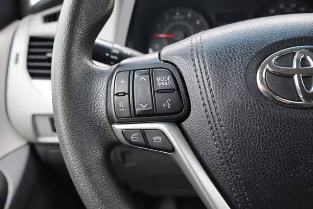 2015 Toyota Sienna - Photo 13