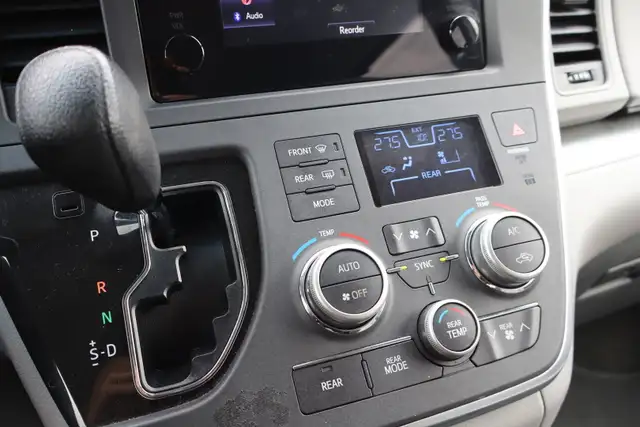 2015 Toyota Sienna - Photo 17