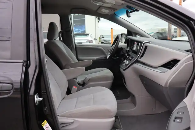 2015 Toyota Sienna - Photo 18