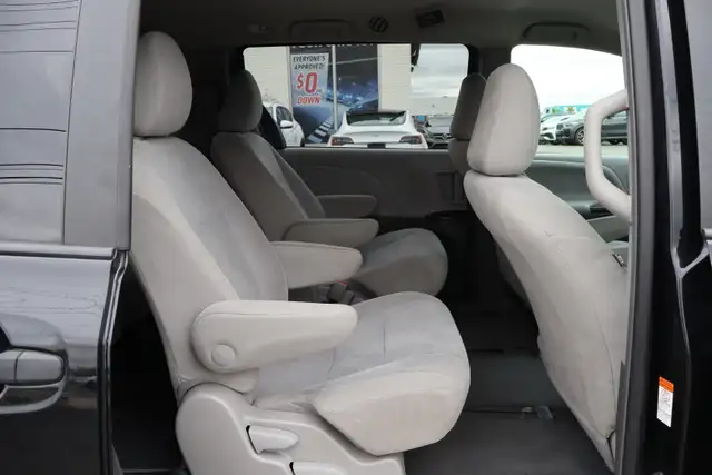 2015 Toyota Sienna - Photo 19