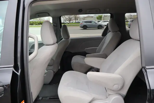 2015 Toyota Sienna - Photo 21
