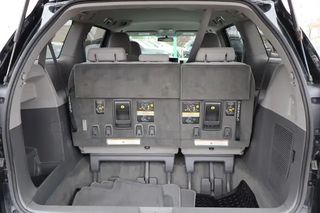 2015 Toyota Sienna - Photo 23
