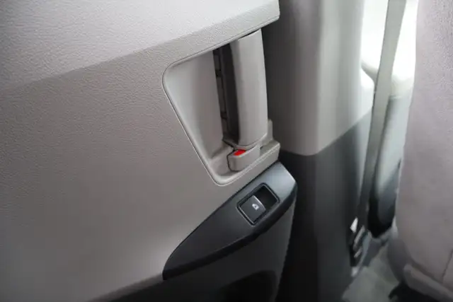 2015 Toyota Sienna - Photo 25