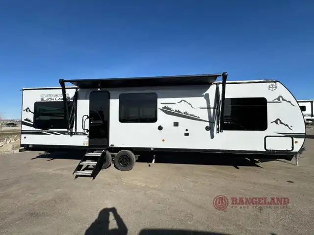 2025 Forest River RV Cherokee Grey Wolf Black Label 27LHBL - Photo 3