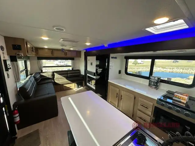 2025 Forest River RV Cherokee Grey Wolf Black Label 27LHBL - Photo 7