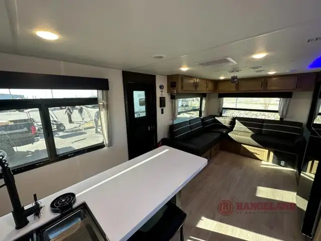 2025 Forest River RV Cherokee Grey Wolf Black Label 27LHBL - Photo 8