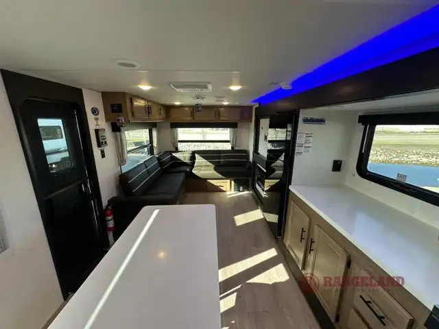 2025 Forest River RV Cherokee Grey Wolf Black Label 27LHBL - Photo 9