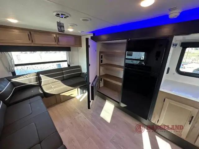 2025 Forest River RV Cherokee Grey Wolf Black Label 27LHBL - Photo 11