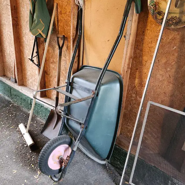 Wheelbarrow