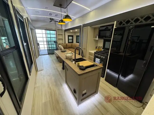 2025 Forest River RV Wildwood Heritage Glen 38VERANDA - Photo 3