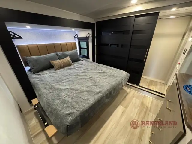 2025 Forest River RV Wildwood Heritage Glen 38VERANDA - Photo 10
