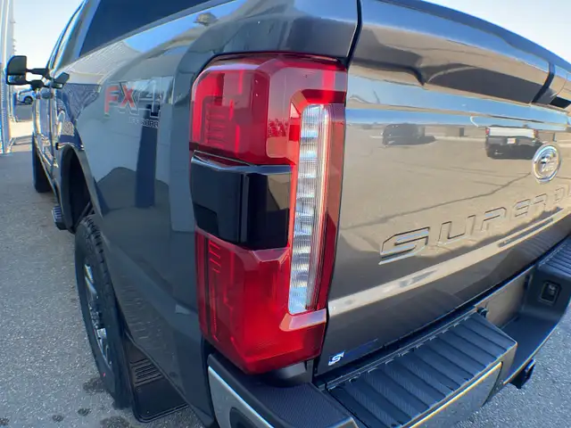 2026 Ford Super Duty F-350 SRW Lariat FX4 618A - Photo 13